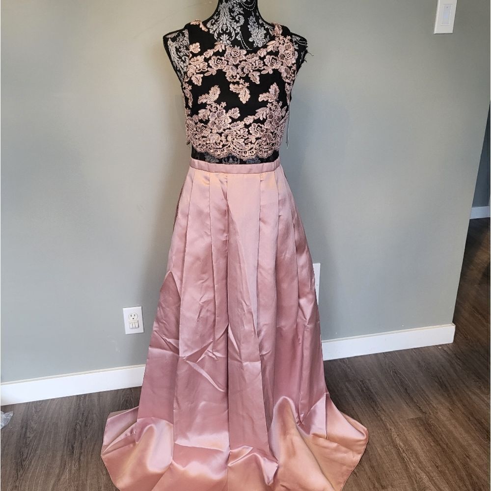 BETSY & ADAM PROM GRADUATION DRESS M size